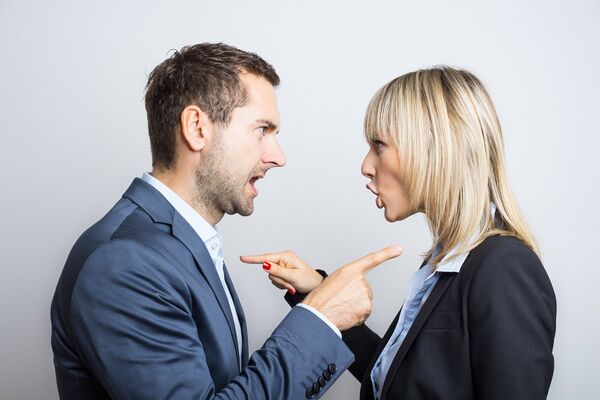 Mann und Frau streiten sich