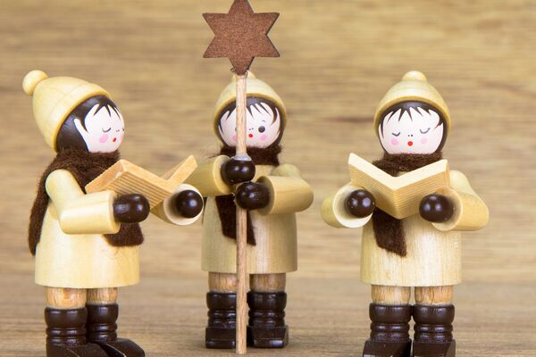 Figuren von Adventssängern